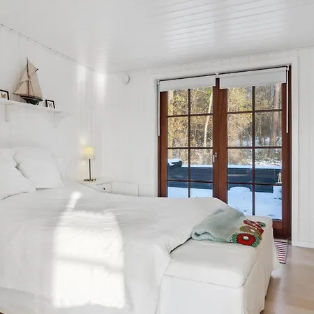2 Bedroom Awesome Home In Holbaek