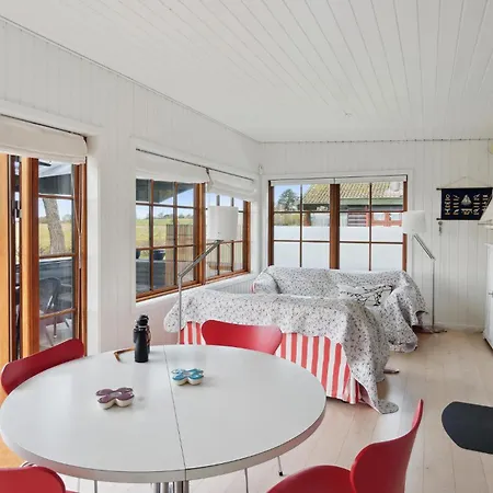2 Bedroom Awesome Home In Holbaek Tatil Evi *