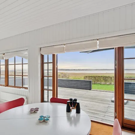 2 Bedroom Awesome Home In Holbaek